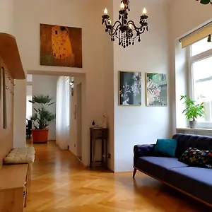 Appartement Sunny And Spacious Near Centre, Wenen